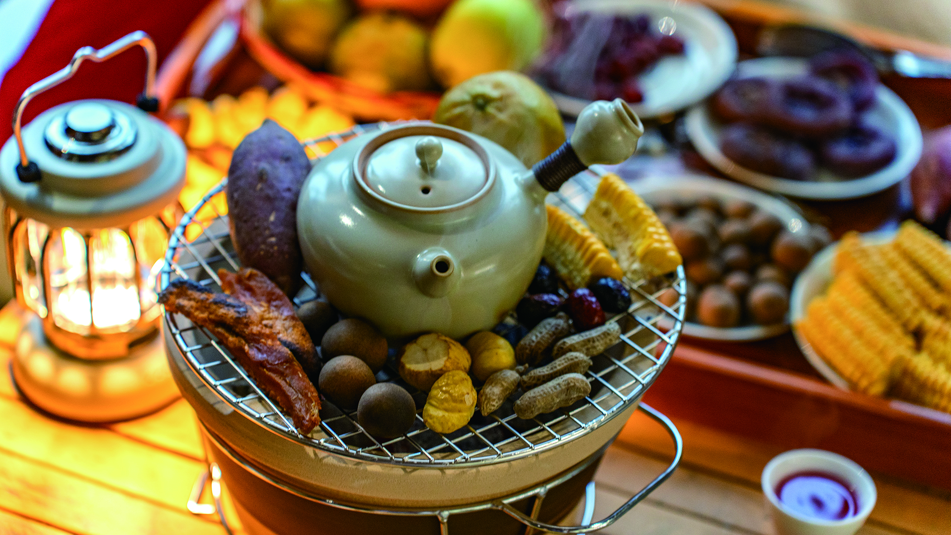 热茶配上烤热的美食（黄龙俣 摄）1.jpg