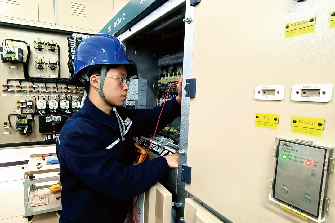 首次实施“基建+”半站式检修.jpg