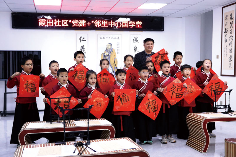 小区开展公益书法课堂，让孩子们感受国学的魅力.jpg